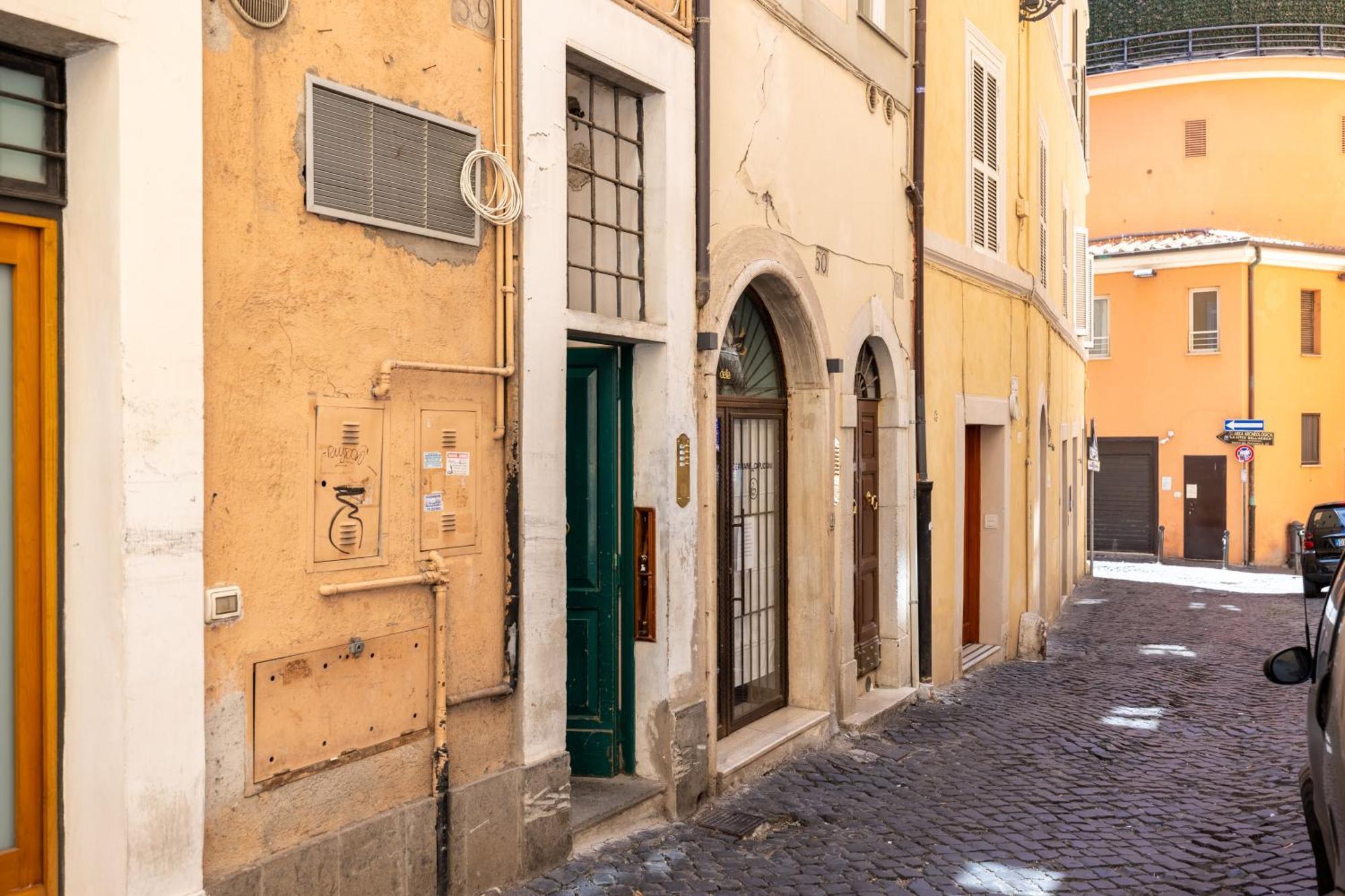 Suite Trevi - Charming Loft Near Trevi Fountain Rome Bagian luar foto